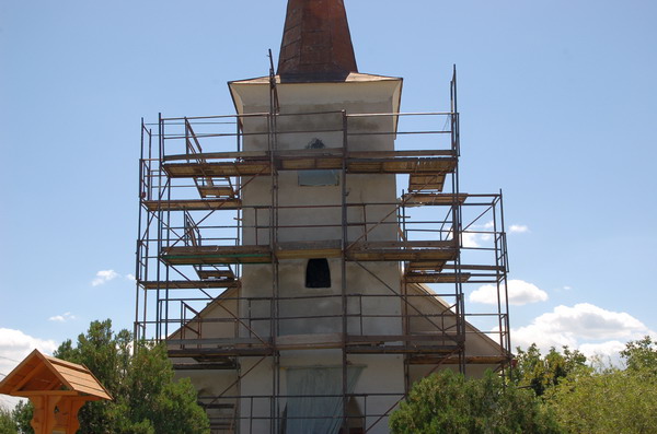 A katolikus templom a felújítási munkák idején (Fotó: Melecski Zoltán)