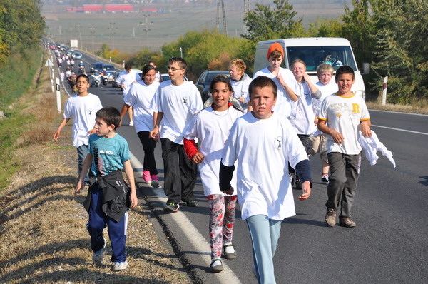 A futáson résztvevõ ongai diákok egy csoportja (Fotó: T. L.)