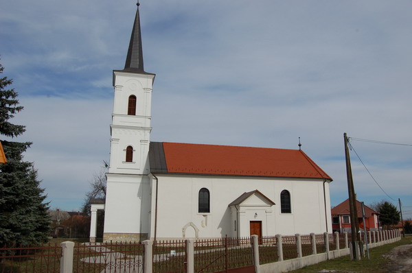 Megújul a református templomkert (Fotó: Zsarnai Bettina)