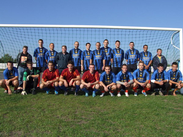 A labdarúgó felnõtt csapat (Fotó: Horváth Gábor)