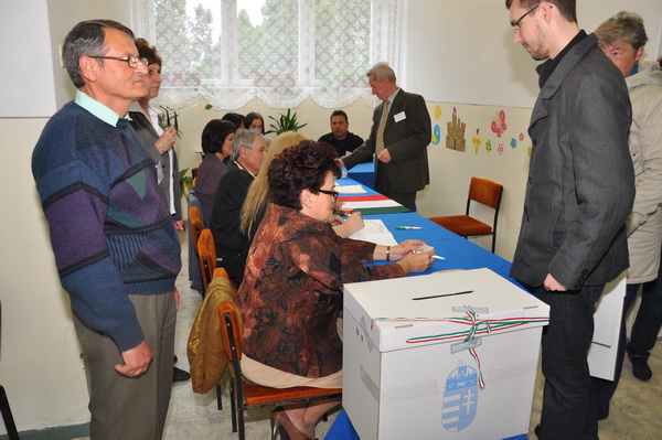 A 4. sz. szavazókörben (Fotó: M. Z.)
