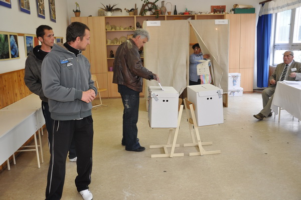 Az 1. sz. szavazókörben (Fotó: M. Z.)